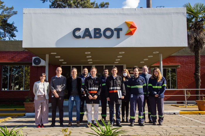 Cabot employees at Campana anniversary celebration