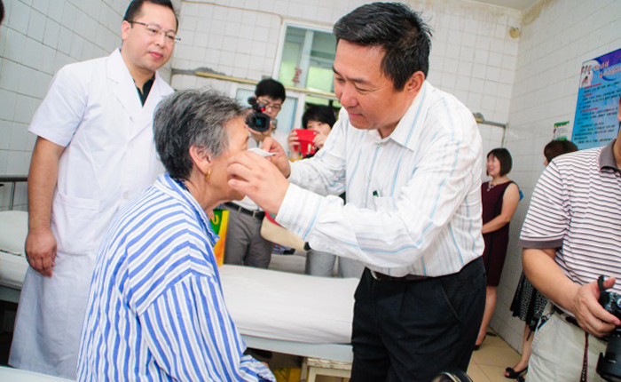 Donating to underprivileged cataract patients 